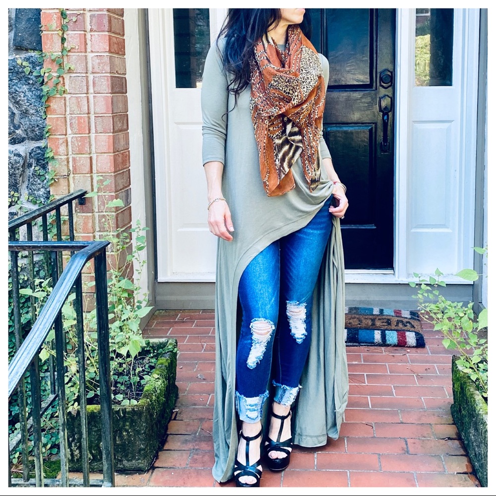 Beautiful animal print oversized shawl/scarf - Picture 4 of 7